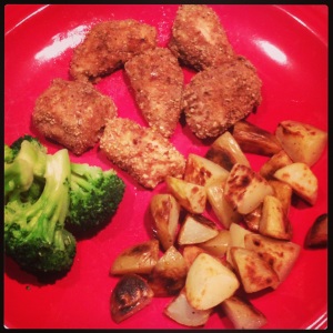 low GI, low sugar dinner - homemade wholegrain chicken nuggets, broccoli and saute baby boiled potatoes bought from Morrisons cos I was a #morrisonsmum